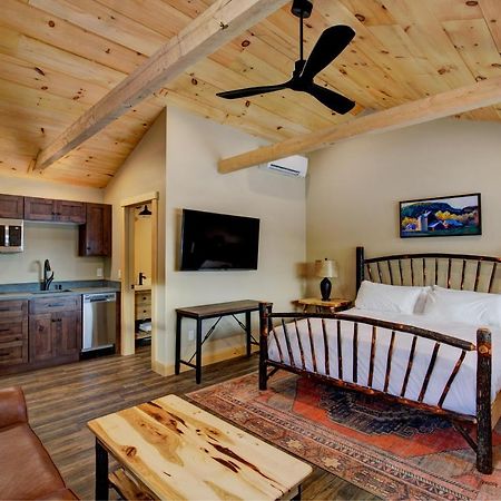 The Lodge By Sunapee Stays Экстерьер фото