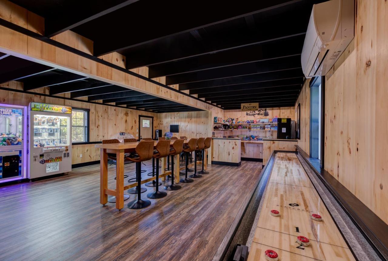 The Lodge By Sunapee Stays Экстерьер фото